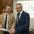 El delegado de la Aemet, Pablo Ortiz de Galisteo, y el jefe de Predicciones, Juan Pablo Álvarez, ayer.