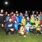 Maxwell (agachado) participó en las sesiones de trabajo de la escuela y equipo de Bierzo Rugby.