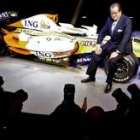 Michel Tilmant, presidente de ING, se fotografía con el nuevo R27