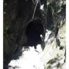 Una de las cuevas de los canales romanos de Llamas de Cabera
