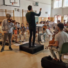 Pablo Suárez (violín solista), durante el ensayo de ayer con la JOL con vistas al concierto de mañana en el Auditorio. DL