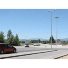 La carretera de acceso al centro logístico de mercancías parte de este punto de la avenida de Los Es
