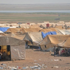 Desplazados sirios de Deir Ezzor, en un campamento a unos siete kilómetros de Arisha, en la provincia vecina de Hasakeh, el 13 de agost.