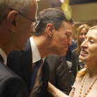 Pedro Sánchez saluda a Ana Pastor, el pasado 4 de junio en Madrid
