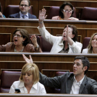 Diputados del Grupo Socialista protestan en el Congreso.