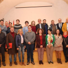 Representantes de las asociaciones firmantes, junto a la alcaldesa y la edil de Cultura. L. DE LA MATA