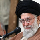 El líder supremo iraní, el ayatolá Ali Khamenei, en el discurso donde culpa a los enemigos de Irán de pretender desestabilizarlo.