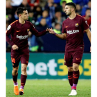 Coutinho y Luis Suárez se vistieron de Leo Messi para sumar los tres puntos en La Rosaleda. C. DÍAZ