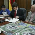 López Riesco y Severino Rodríguez firman el convenio de colaboración