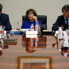 , Soraya Sáenz de Santamaría (c), preside en el Complejo de La Moncloa, la reunión de la Comisión General de Secretarios de Estado y Subsecretarios.