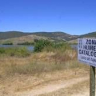 Los vecinos reclaman mejoras en la limpieza en las inmediaciones del lago de Carucedo, en la imagen