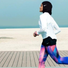 Manal Rostom luce el nuevo hijab deportivo de Nike.