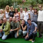 Foto de familia de los actores de la serie coral «Cámera Café»