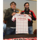 Ricardo Pozo, a la izquierda, fue el encargado de presentar a Fran Cruz. RAMIRO