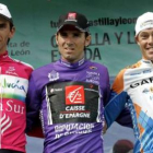 El ganador, a la izquierda, junto a los otros vencedores.
