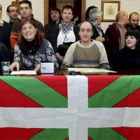 Varios concejales de ANV reunidos bajo la bandera del País Vasco