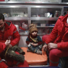 Un niño enfermo evacuado del enclave asediado de Guta, a las afueras de Damasco.