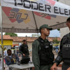 Soldados de la Guardia Nacional, durante un proceso de validación del partido Primero Justicia, el 18 de marzo, en Caracas.