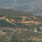 El impacto del circuito de motocross en Borrenes resulta visible desde el castillo de Cornatel