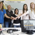 Mabel, Moses, Laura Arold, Alba Peña y Sinclair en la firma del acuerdo con City Hall.