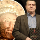 El juez José Antonio Vázquez Taín, durante la presentación en Vigo de ‘Santiago. La leyenda del santo oculto’.
