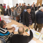 La periódica falta de agua en la presa de Los Barrios de Luna  pesó en el resultado de la votación.