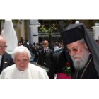 El Papa junto al obispo ortodoxo de Nicosia durante el viaje del Pontífice a Chipre.