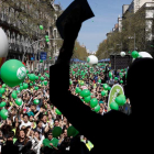 Un momento de la manifestación con la suelta de globos verdes. JUAN CARLOS HIDALGO