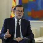 El presidente del Ejecutivo, Mariano Rajoy, durante una entrevista ayer. ÁNGEL DÍAZ
