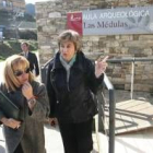 Isabel Carrasco y María Jesús Ruiz, a su llegada al Aula Arqueológica