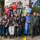Los pilotos más jóvenes con sus respectivos trofeos