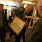 La dirección y la militancia del PB arropó en su homenaje al presidente, Luis Linares.