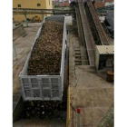 La fábrica de La Bañeza esperará a noviembre para abrir
