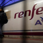 Tren AVE en la estación de León. FERNANDO OTERO