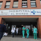 En el Bierzo se está muy pendiente de la incorporación al Hospital de los servicios de Radioterapia para evitar desplazamientos. L. DE LA MATA