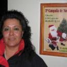 La presidenta de El Menestral, Ana Isabel Victorino, junto a un cartel de la campaña de Navidad