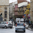 Coches circulando por la zona de Botines.