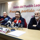Sendino, Santos y Llorente, durante la rueda de prensa sobre las juntas vecinales. CAMPILLO / ICAL