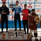 Dani Lazo en lo alto del podio como campeón de Castilla y León de duatlón de larga distancia. DL