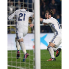 Álvaro Morata celebra junto a Bale el gol que certificó la remontada ante el Villarreal. DOMENECH CASTELLÓ