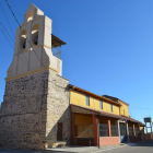 Nueva imagen que presenta la torre de la iglesia de Zuares del Páramo tras las obras.