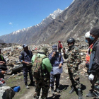 Soldados participan en tareas de rescate en Langtang (Nepal).