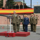 Óscar Sánchez, José Emilio Roldán y César Gutiérrez, junto a otros militares, durante la parada.