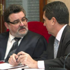 El expresidente balear Jaume Matas, este miércoles, 2 de diciembre, junto a su abogado, Miguel Arbona, en la Audiencia Provincial de Palma.