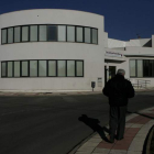 El centro de día está ubicado en Trobajo del Camino y tiene medio centenar de plazas diurnas.