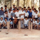 Antonio con sus alumnos en la bolera del Soto, en agosto de 1985.