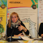 Carrasco, junto a la directora de la oficina provincial de consumo, Rosario Teresa.