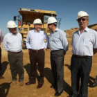 Miguel Alejo y Francisco Álvarez visitan junto a miembros de Ferrovial las obras de la A-60.