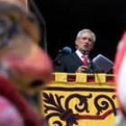 El popular locutor berciano en un momento del pregón de las fiestas de la Villa del Burbia