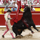 El torero Alejandro Talavante, durante la faena a su primero de la tarde.